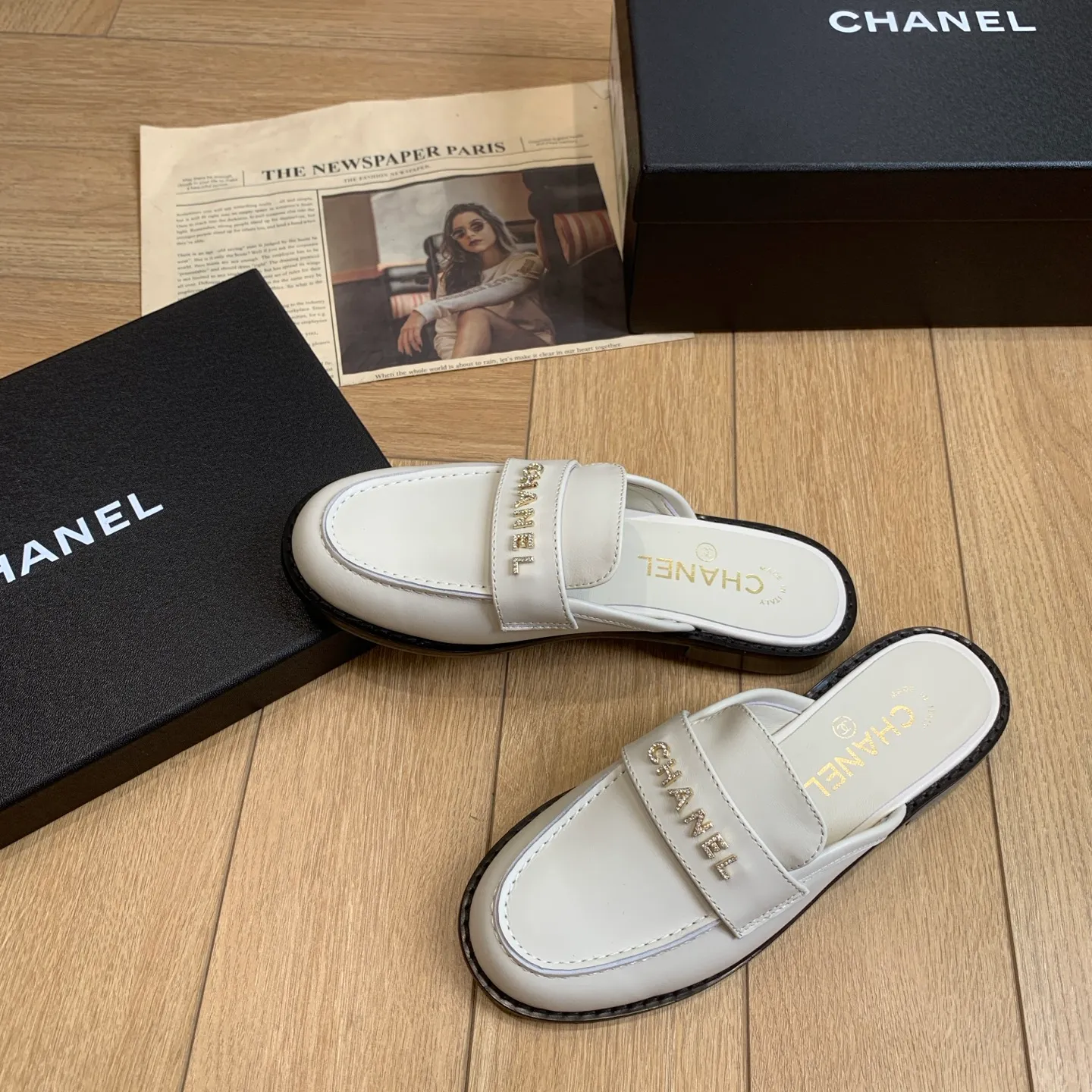 👟👟Ex-factory price 600👟👟 🍀2025 spring and summer new Chanel Chanel small diamond buckle monogram Loaf lazy half-slippers, which can be worn all year round. No matter when you wear them, they are very high-end and durable. You can attract attention when shopping on the street! Easily travel between commuting and leisure occasions, becoming a carefree fashionable and elegant woman ~ Upper: cowhide/butter Lining: lambskin Sole: Italian genuine leather outsole Size: 35-39 (40/41 customized, non-refundable and non-exchangeable